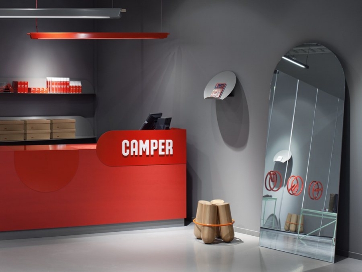 Camper store design by Note Design Studio
