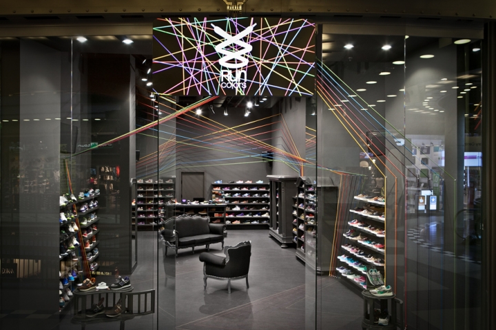 Run Colors store concept by mode:lina