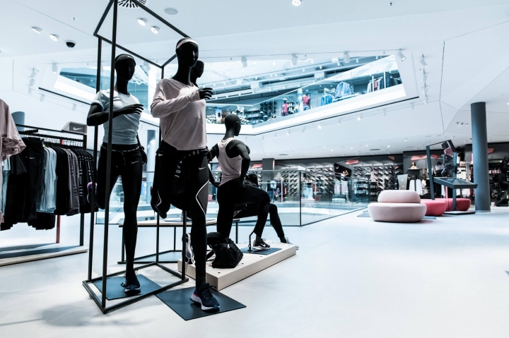 Hans Bood mannequins in L&T Sporthaus in OsnabrÃ¼ck, Germany